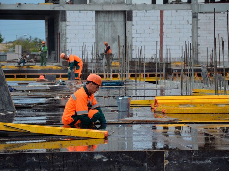 Монтаж опалубки перекрытий, смазанная фанера