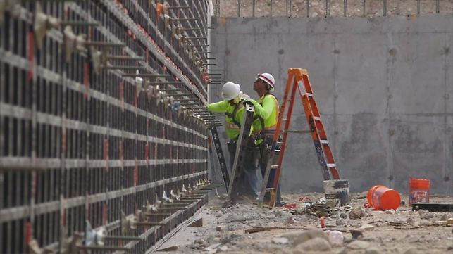 duo-lightweight-handset-formwork.jpg